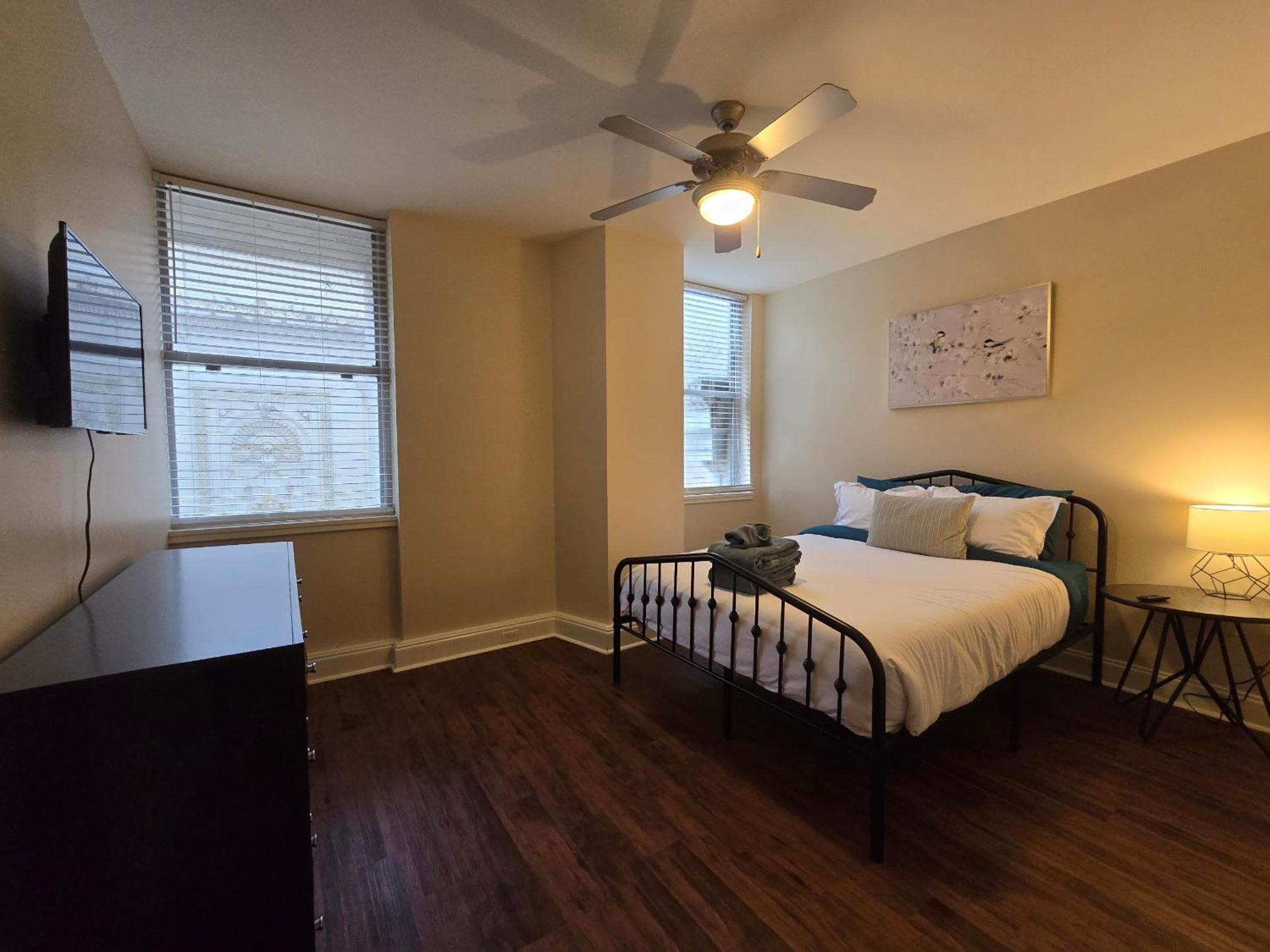 Amazing Condos Beautiful View 2 Blocks To French Quarter, Small Rooftop Pool, Gym, Seanger Theater, Super Dome, And Bourbon St Новый Орлеан Номер фото