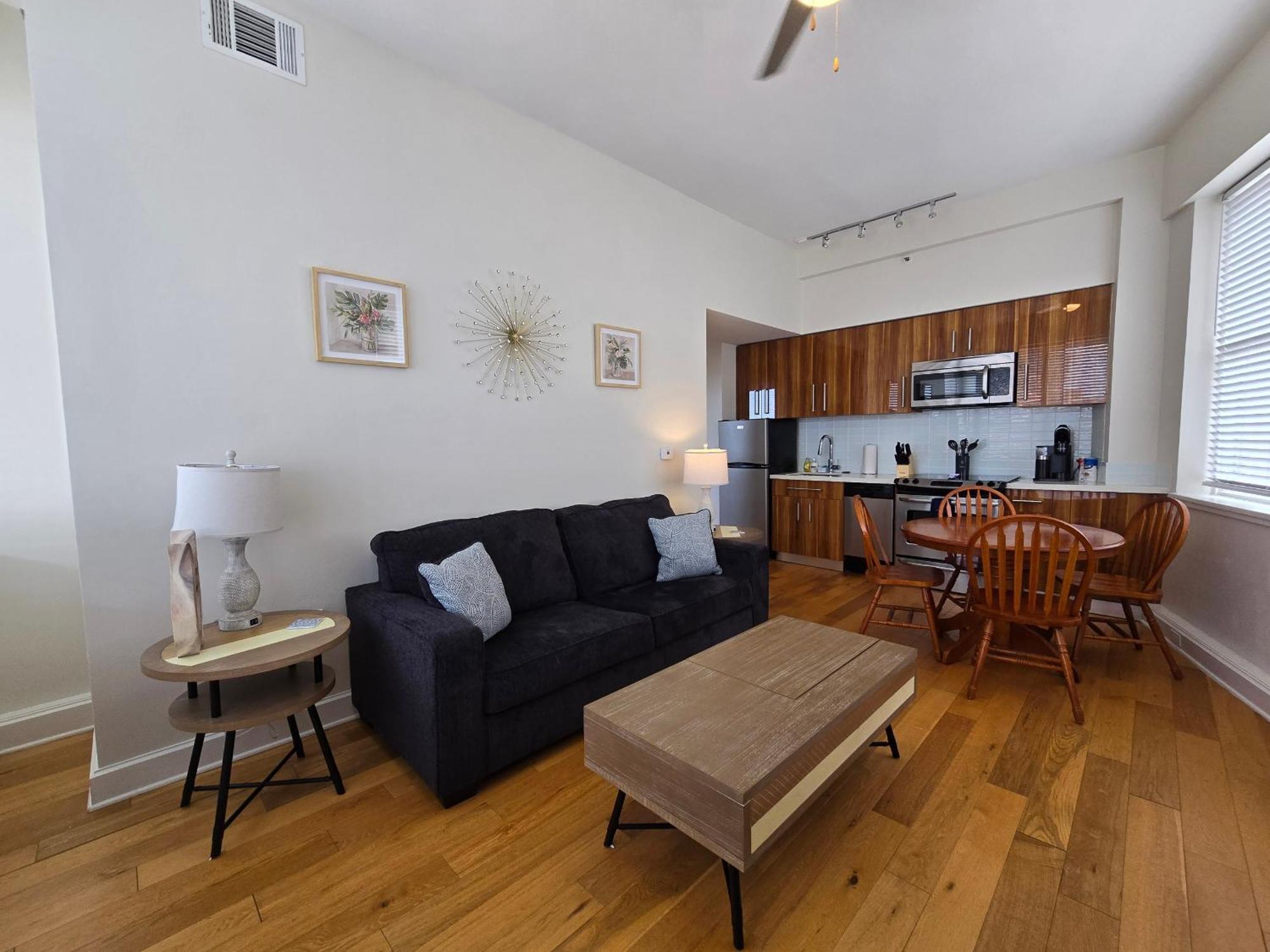 Amazing Condos Beautiful View 2 Blocks To French Quarter, Small Rooftop Pool, Gym, Seanger Theater, Super Dome, And Bourbon St Новый Орлеан Номер фото