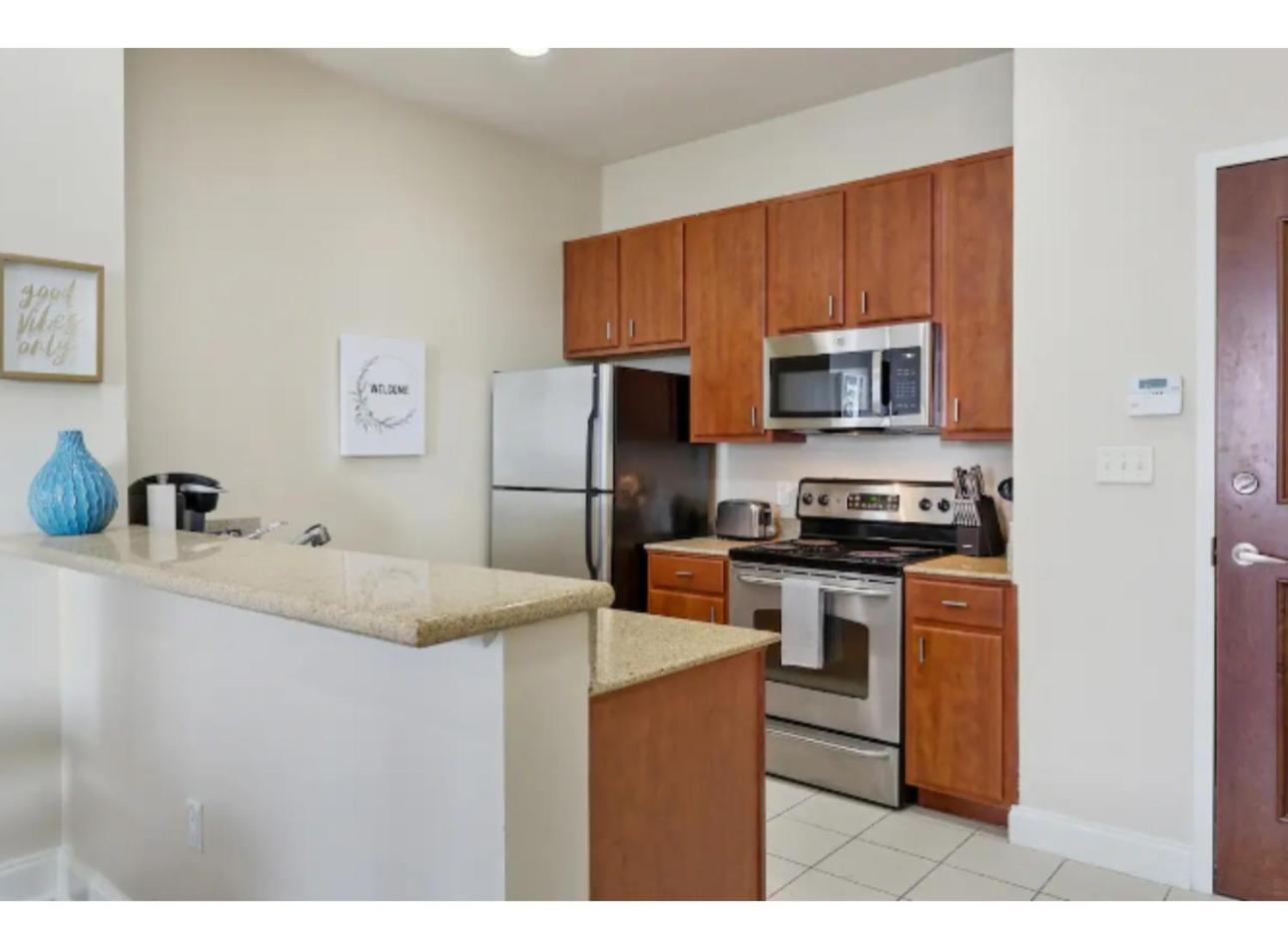 Amazing Condos Beautiful View 2 Blocks To French Quarter, Small Rooftop Pool, Gym, Seanger Theater, Super Dome, And Bourbon St Новый Орлеан Номер фото