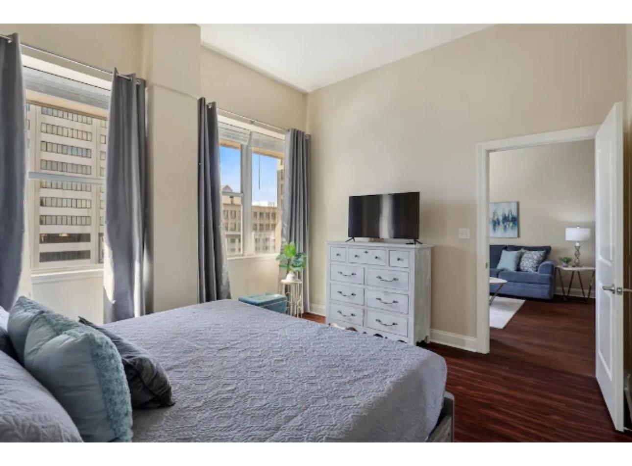 Amazing Condos Beautiful View 2 Blocks To French Quarter, Small Rooftop Pool, Gym, Seanger Theater, Super Dome, And Bourbon St Новый Орлеан Номер фото